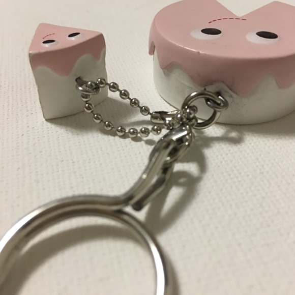 Kidrobot Vinyl Keychain - Picture 3 of 14